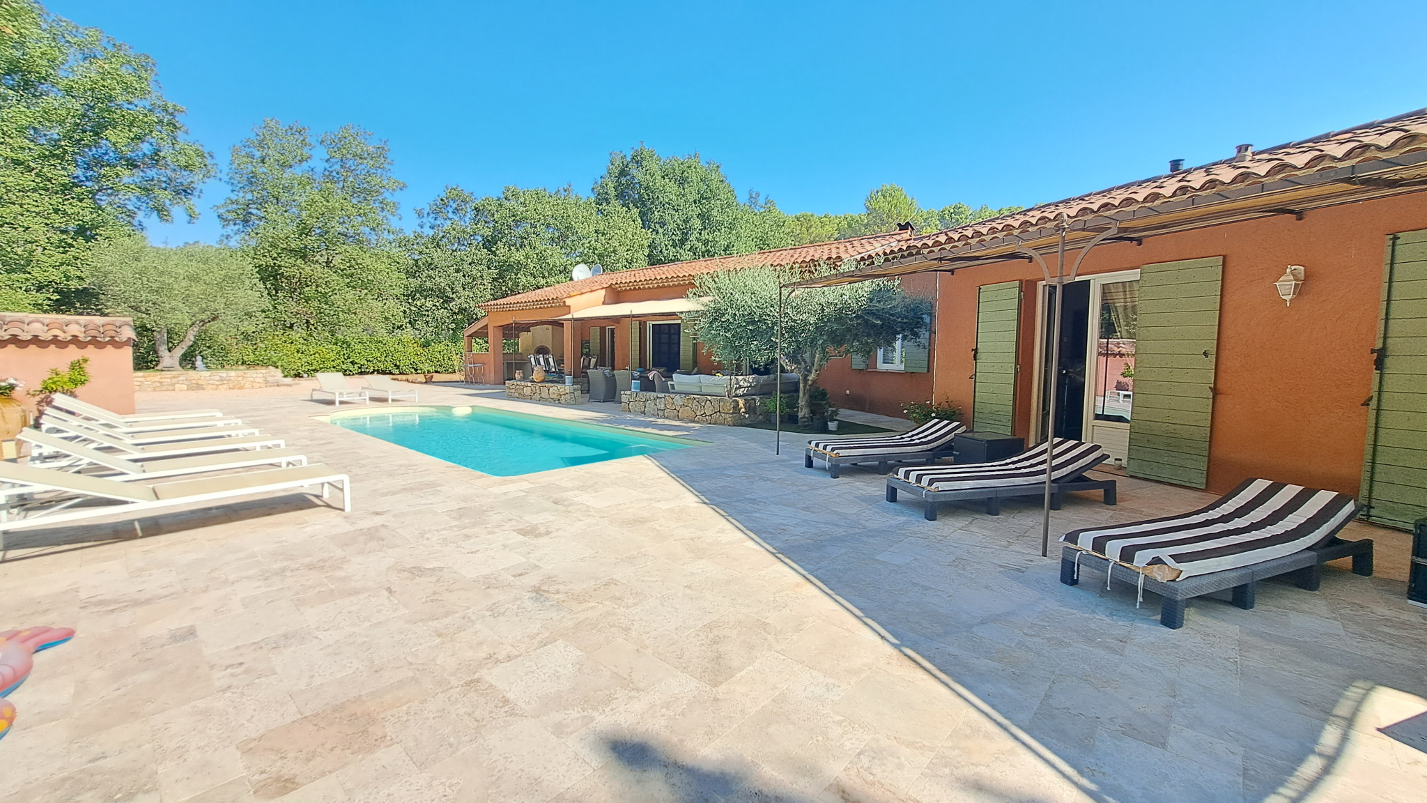 Très belle villa, 240m2 de plain pied au calme.